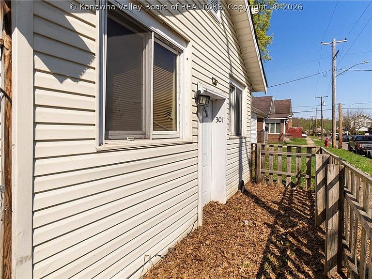 Listing photo 3