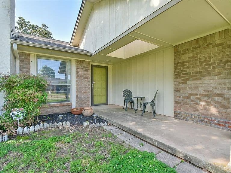 Listing photo 3