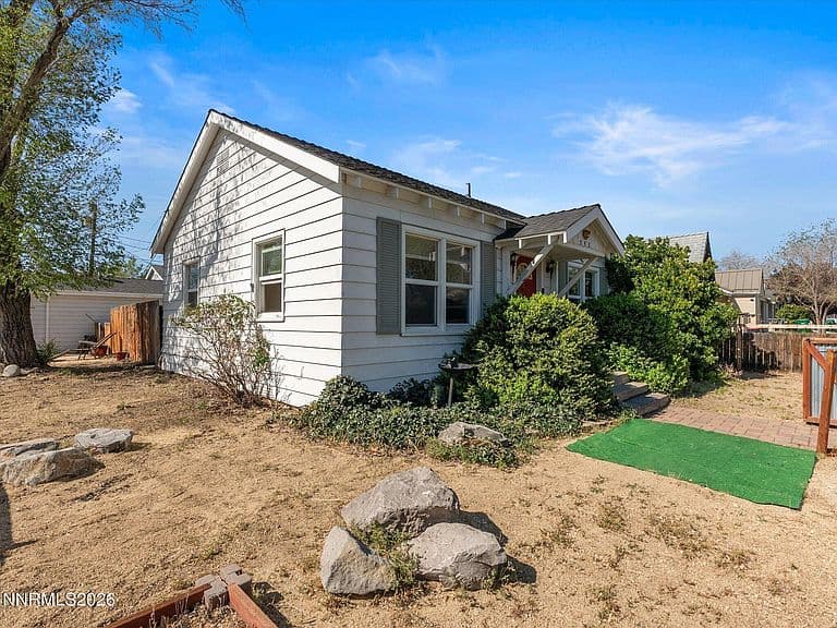 Listing photo 3