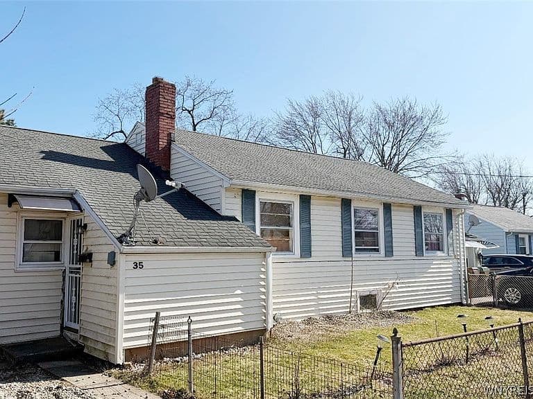 Listing photo 2