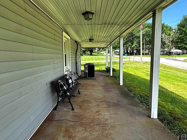 Listing photo 3