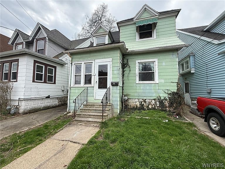 Listing photo 2