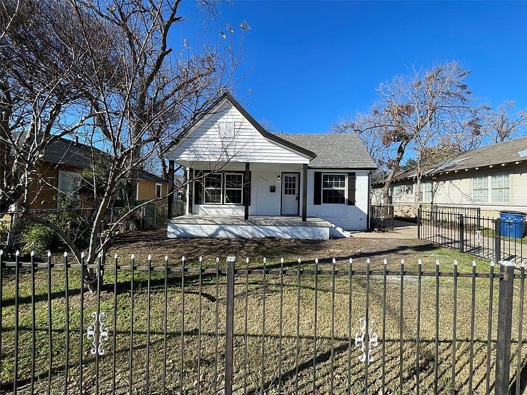 Listing photo 3