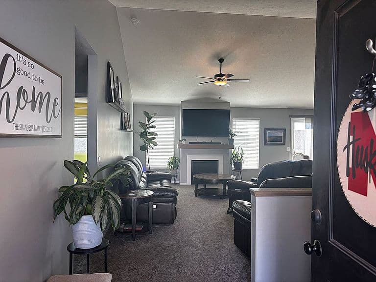 Listing photo 5