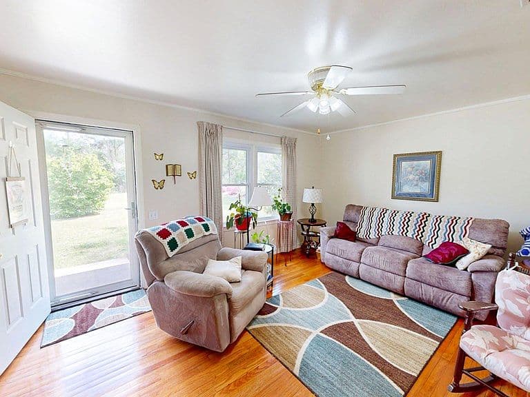 Listing photo 4