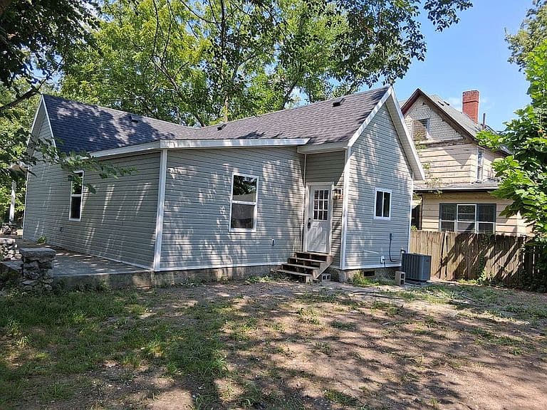 Listing photo 3