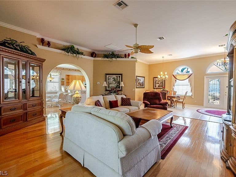Listing photo 4