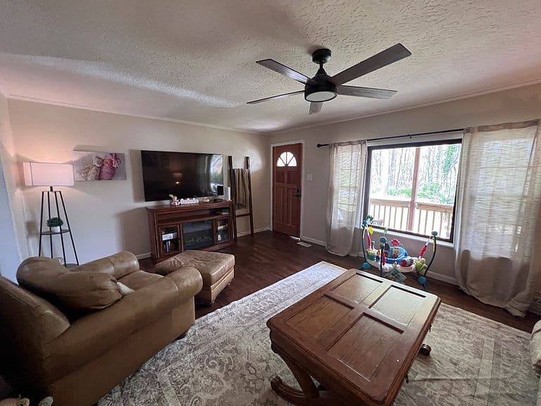Listing photo 5