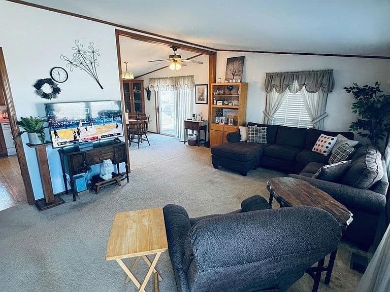Listing photo 3