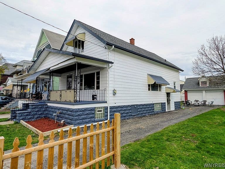 Listing photo 2