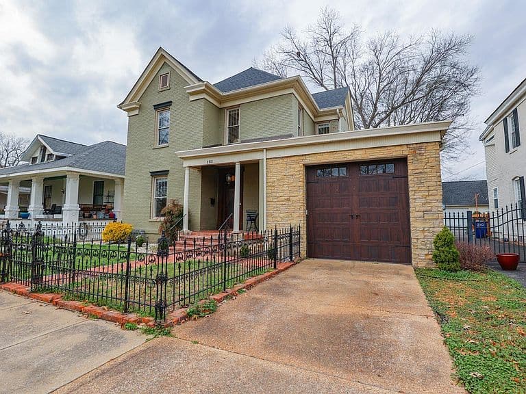 Listing photo 3