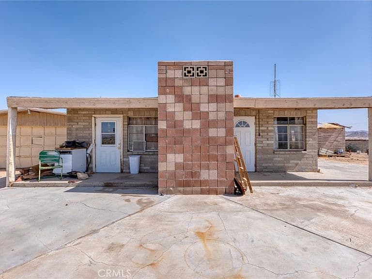 Listing photo 2