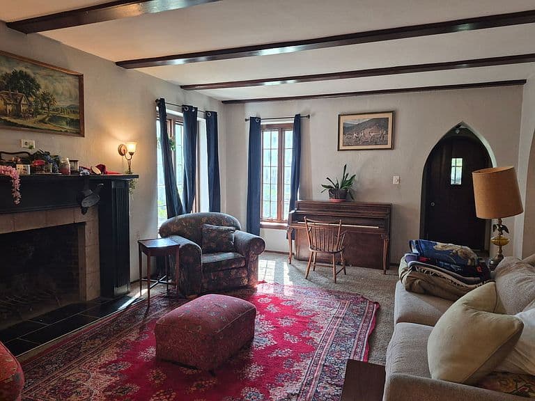 Listing photo 2