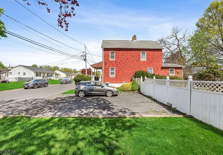 Listing photo 4