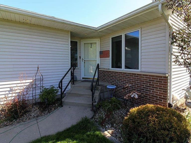 Listing photo 3