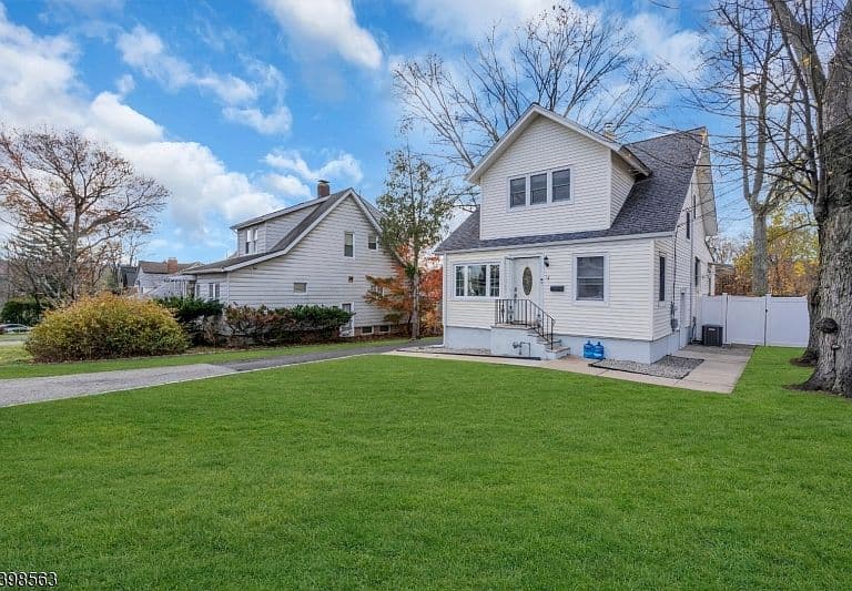 Listing photo 2