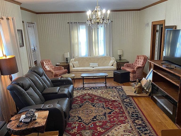 Listing photo 4