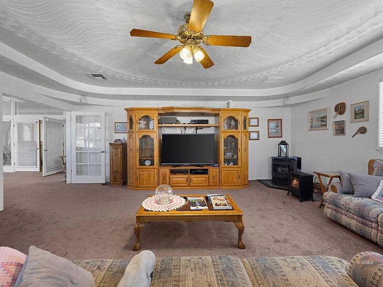 Listing photo 5
