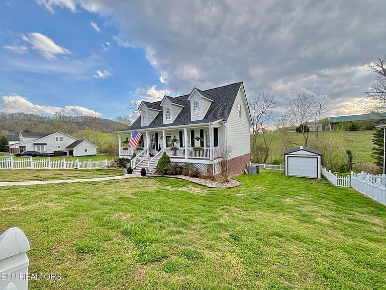 Listing photo 3