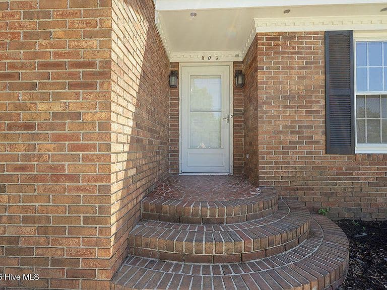 Listing photo 5