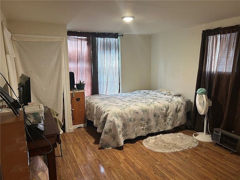 Listing photo 5