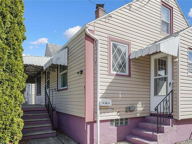 Listing photo 3