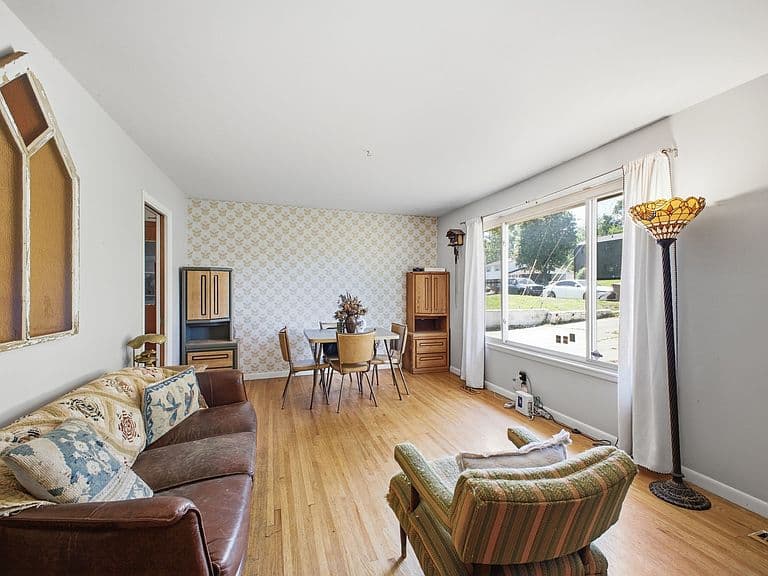 Listing photo 4