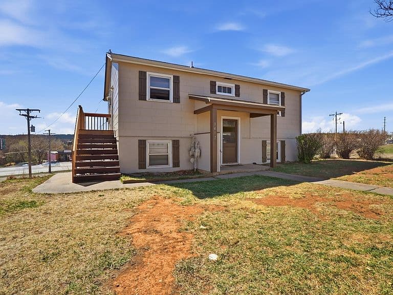 Listing photo 3
