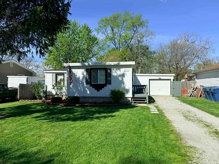 Listing photo 2