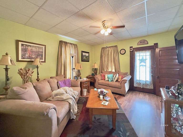 Listing photo 5