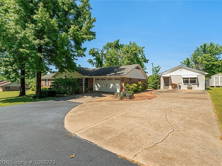 Listing photo 4