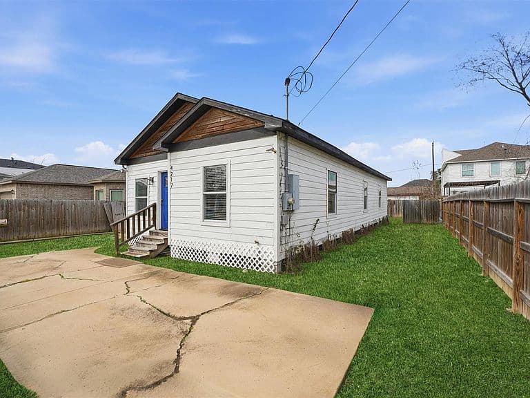 Listing photo 3