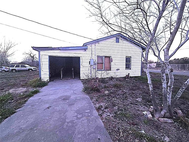 Listing photo 4