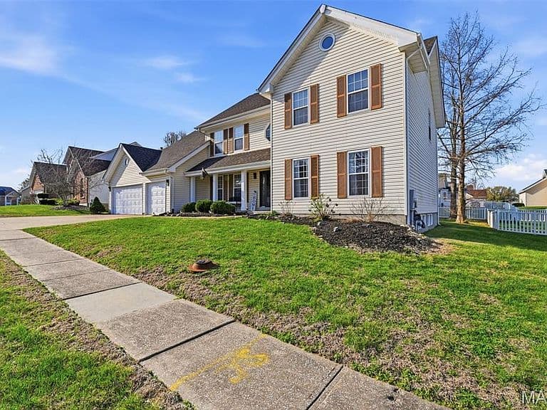 Listing photo 2