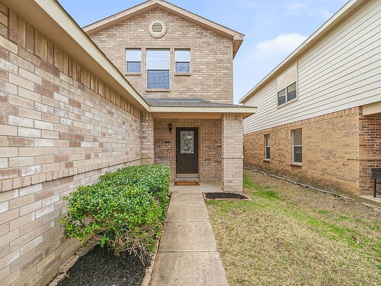 Listing photo 3