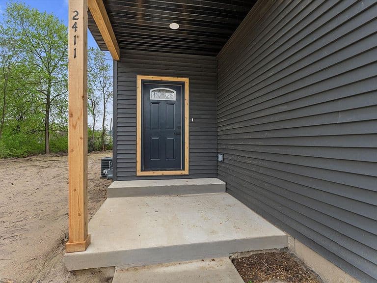 Listing photo 4