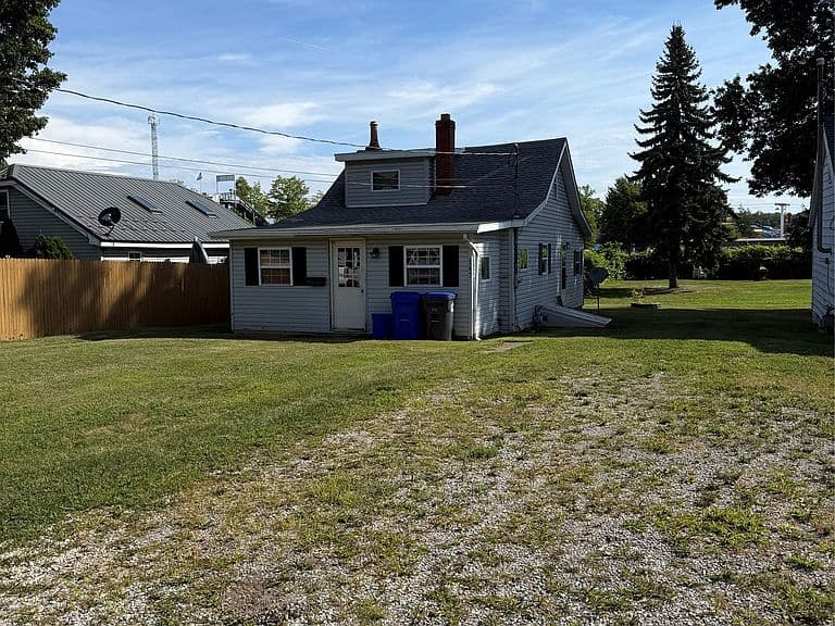 Listing photo 3