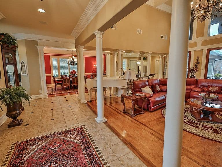 Listing photo 2