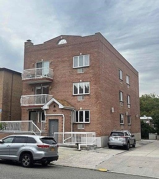 Listing photo 2