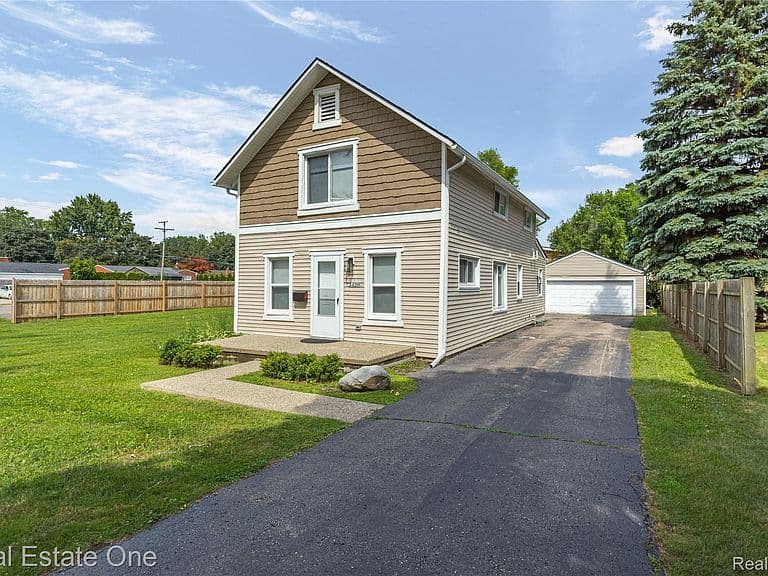 Listing photo 4