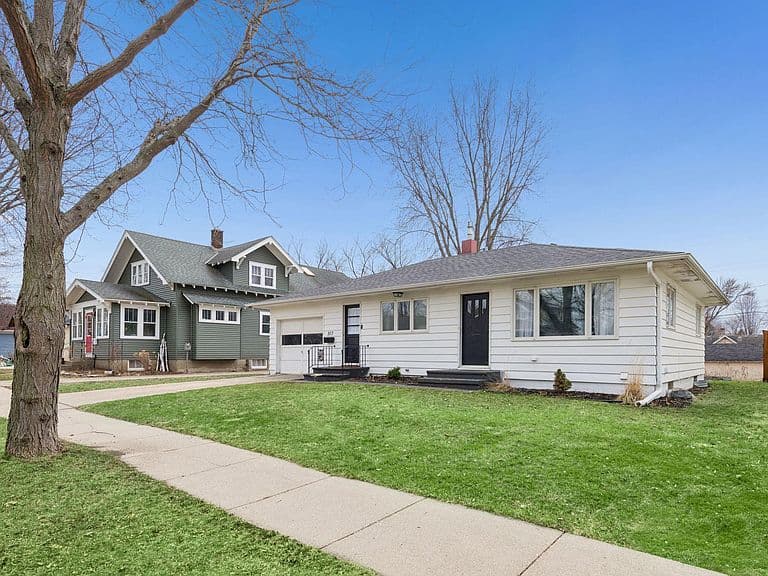 Listing photo 3