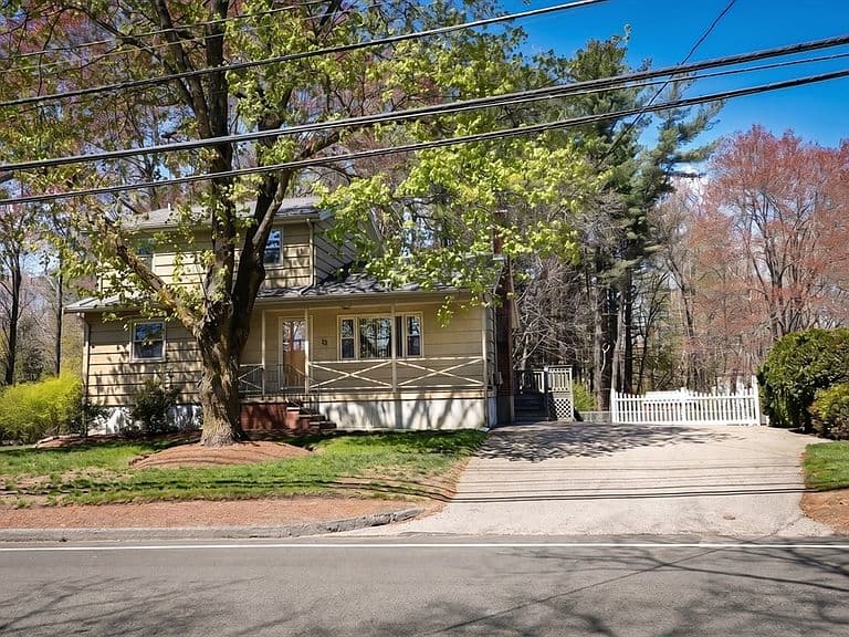Listing photo 5
