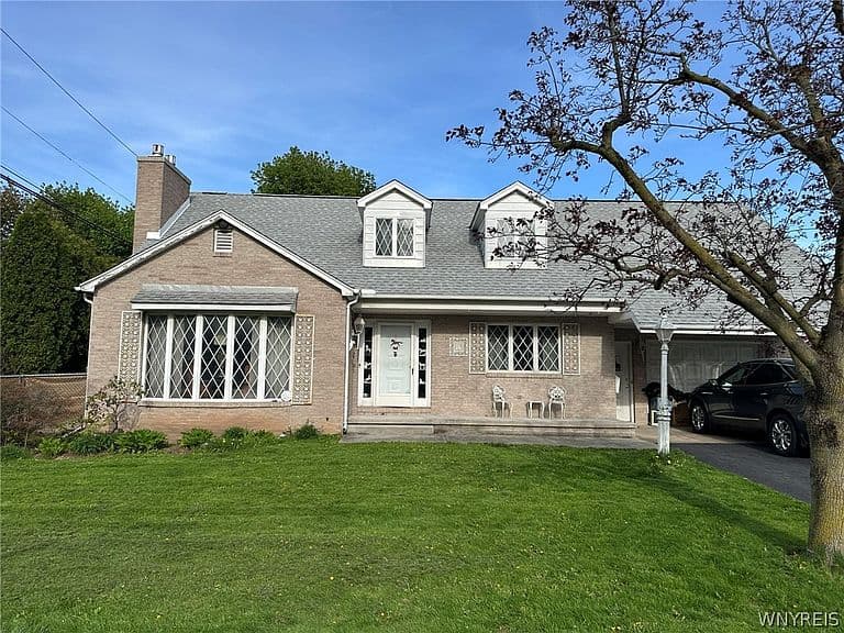 Listing photo 2