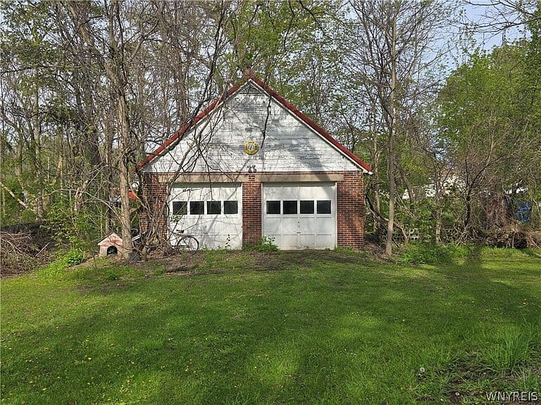 Listing photo 5