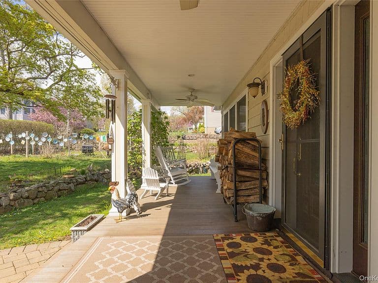 Listing photo 4