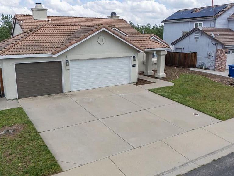 Listing photo 4