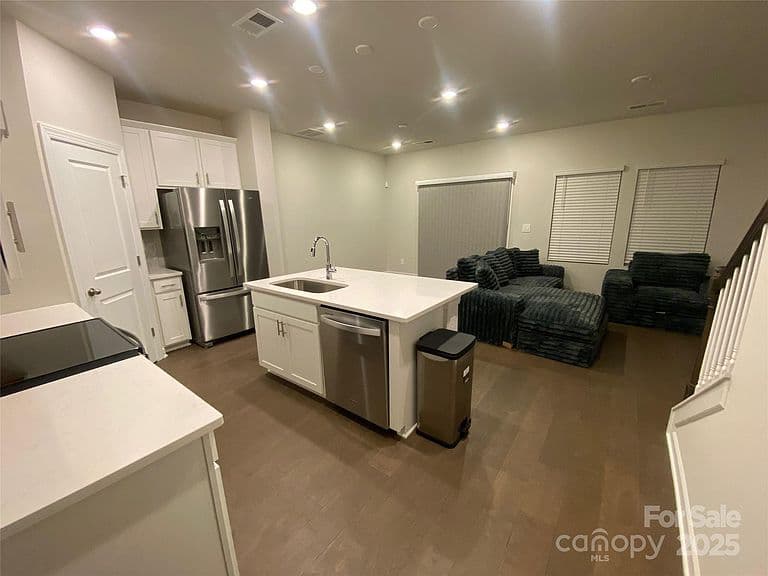 Listing photo 5