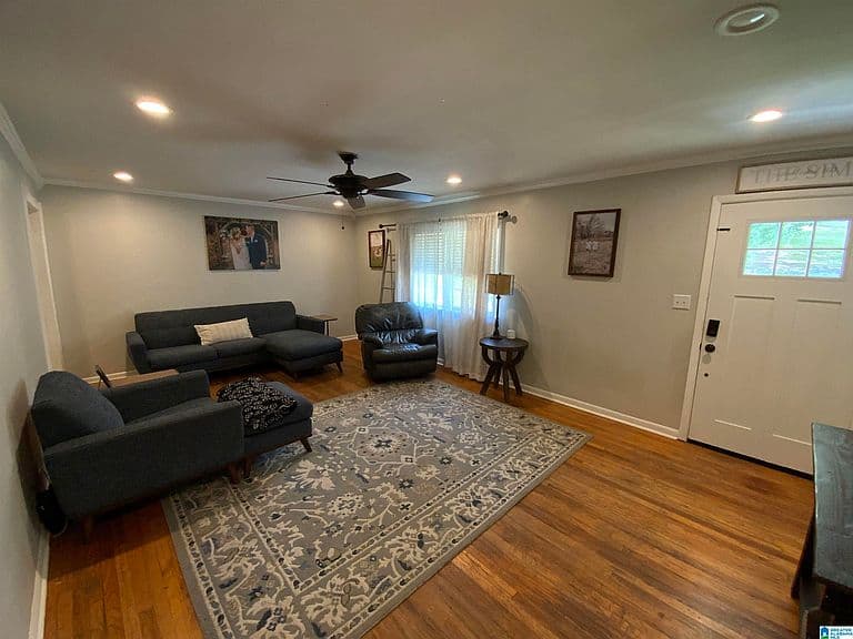Listing photo 3