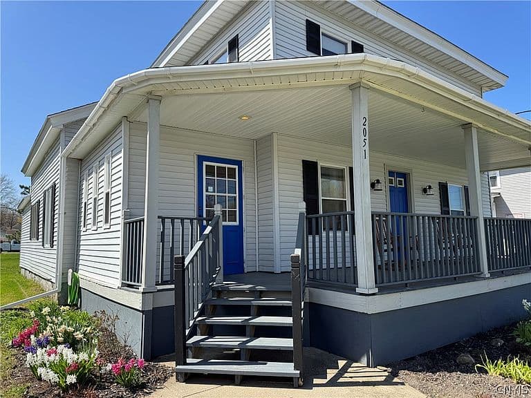 Listing photo 3