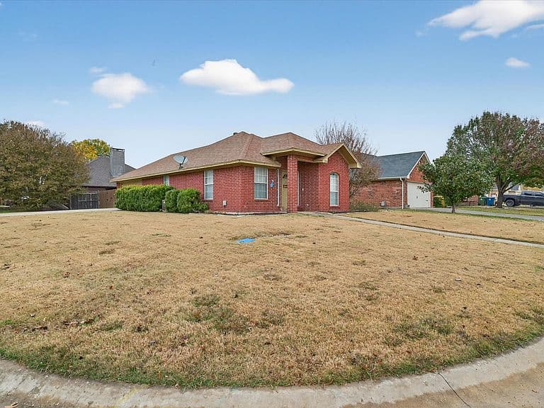 Listing photo 5